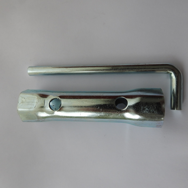 Universal spark plug wrench