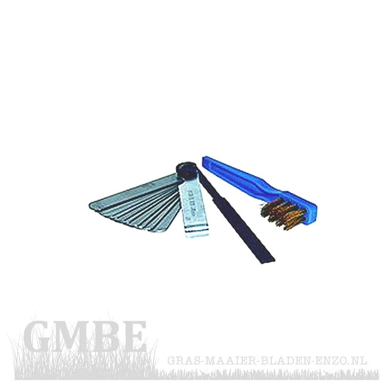 Spark plug maintenance kit